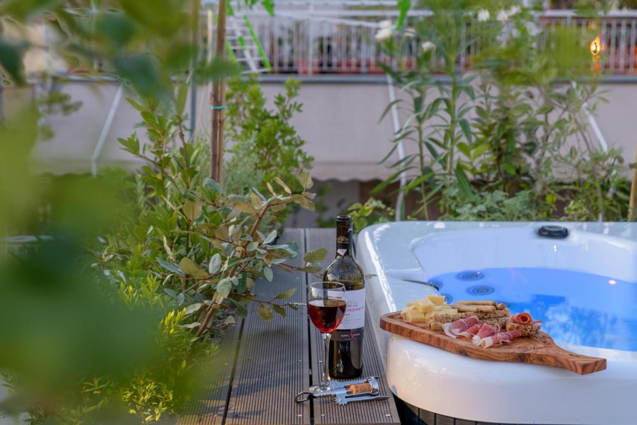 Meno Suite With Private Terrace - Jaccuzzi, Acropolis View Athen Exterior foto